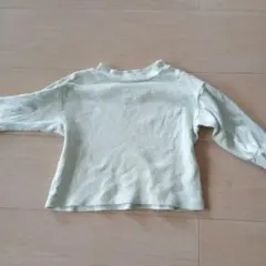 ユニクロ baby 薄い緑色の長袖トップス