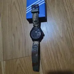 adidas アディダス カモフラ柄 腕時計　電池切れ