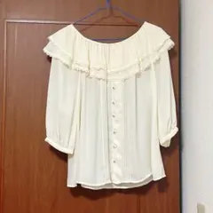 INGNI ブラウス　クリーム　白　フリル