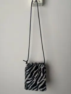 ゼブラ柄ファーショルダーバッグ