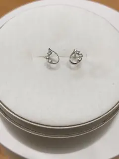 【K10】【値引き】カナル4℃ WGピアス しずくモチーフ 3石