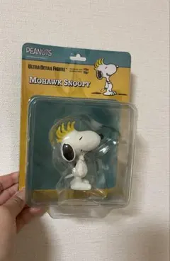新品 PEANUTS モホークスヌーピー フィギュア
