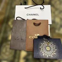 2025年ホリデー限定チャーム付CHANEL ショップ袋1つその他ショップ袋3枚