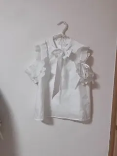 フリルリボン付きホワイトブラウス Evelyn