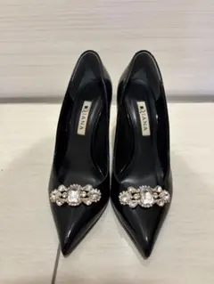 DIANA ビジュー付き　エナメルハイヒール　黒