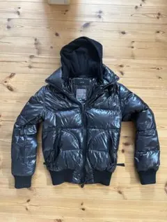 AKM DUVETICAコラボブラック ダウンジャケット フード付き