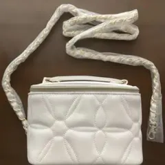 ホワイトキルティングミニバニティバッグ