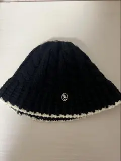 ケーブル編みニット帽 黒/白