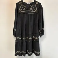 ZARA 黒の刺繍入りワンピース 13-14cm