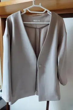 ハニーズ　カラーレスハーフコート　Mサイズ