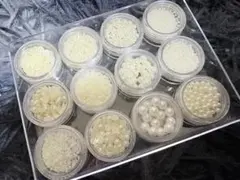 白いプラスチックビーズ 12個セット