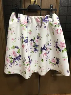 美品 チェスティ 花柄スカート