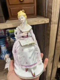ロイヤルドルトン ヴィクトリア H.N. 2471 貴婦人 陶器 置物 オブジェ