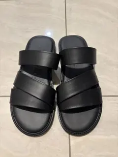 ⭐︎野原様専用⭐︎【UGG 】クロスストラップ サンダルBK - メルカリ