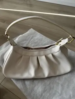 an fan ホワイト プリーツ ハンドバッグ