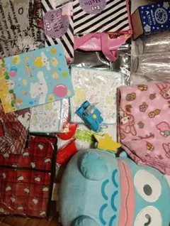 サンリオグッズまとめ　ハローキティコップ、扇子、タオル　鍋掴み、バッグのサムネイル