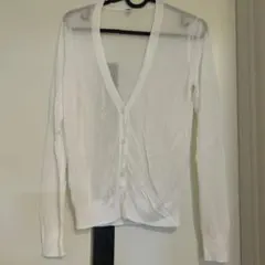 【ほぼ新品‼️】【残り1点のみ】ユニクロ　ライトＶネックカーディガン　ホワイトＭ