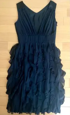 フリル　ブラックドレス