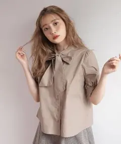 ナイスクラップ　ボウタイ付きブラウス　ベージュ