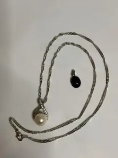 パールネックレス と　オニキスペンダントトップ、スワロフスキーデザイン