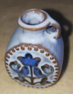 青い花の陶器 ミニ花瓶　ミニチュア