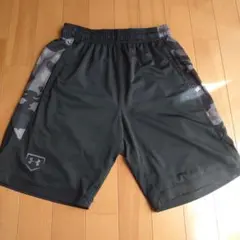 UNDER ARMOUR 黒 ショートパンツ SM