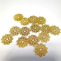 【送料込】金色の花型メタルパーツ 3cm 14枚セット
