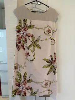 MAJUN ノースリーブ 花柄 ワンピース Mサイズのサムネイル