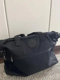 黒いナイロンショルダーバッグ