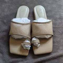 美品✨herlipto Square-Toe Mules ecru サンダル - メルカリ