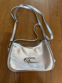 シルバー　ショルダーバッグ　流行り　小さめ　ハンドバッグ