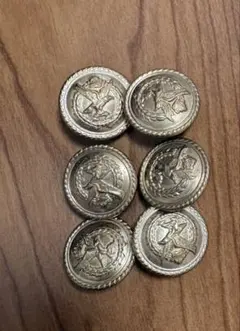 エンブレムデザインの金色ボタン6個セット