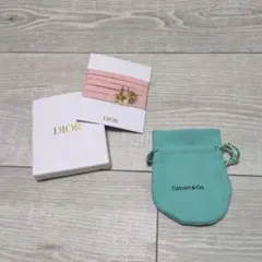 DIOR ノベルティ チャーム付き紐ブレスレット