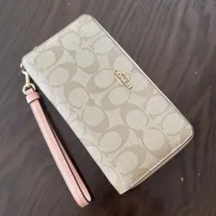COACH ロゴ入り 長財布 ベージュピンク