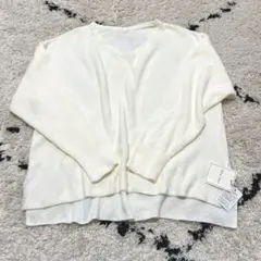 新品未使用　アイボリー Vネック 長袖セーター　サイドスリット　春