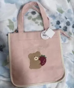 クマとイチゴのランチバッグ