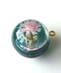ハンドメイドのレジンキーホルダー