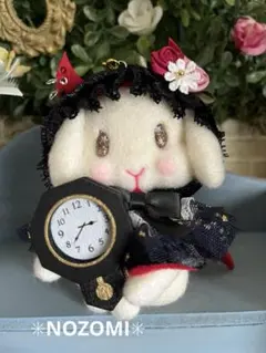 羊毛フェルト☆ストラップ付き縫いぐるみʕ•ᴥ•ʔ垂れ耳うさぎ♡デビルちゃんのサムネイル