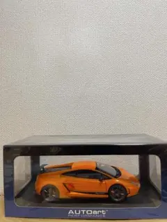 【未開封・美品】オートアート 1/18 ランボルギーニ ガヤルド LP570-4のサムネイル