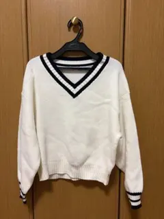 ホワイト Vネック セーター