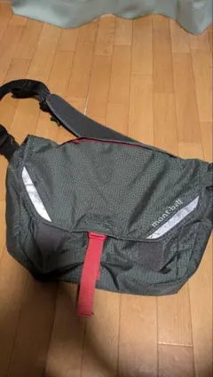 mont-bell メッセンジャーバッグ ネイビー - メルカリ