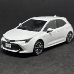 1/30 トヨタ カラーサンプル カローラスポーツ スーパーホワイトのサムネイル