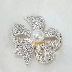 花型クリスタルブローチ