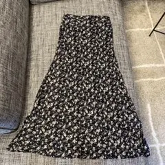 【美品・未使用】フレイアイディー　プリントサテンナロースカート