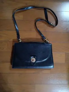 黒のショルダーバッグ　中古　きれい