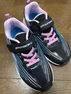 キッズシューズ　瞬足　１９㎝