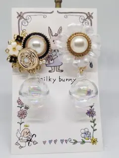 ブラックフラワーモチーフ♡ガラスドームチャーム(ピアス)