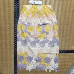 新品ダズリン　花柄レースタイトスカート　Mのサムネイル