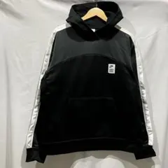 新品未使用 ナイキプルオーバーパーカー& トミーヒルフィガー ナイロンジャケット