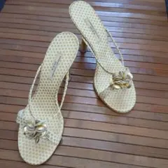 セブントゥエルブサーティー ドットフラワーミュール ピンヒールサンダル